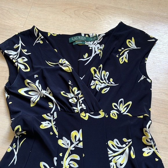LAUREN Ralph Lauren Floral Print Fit & Flare Dress Navy Yellow Size 0 Petite - Picture 2 of 10